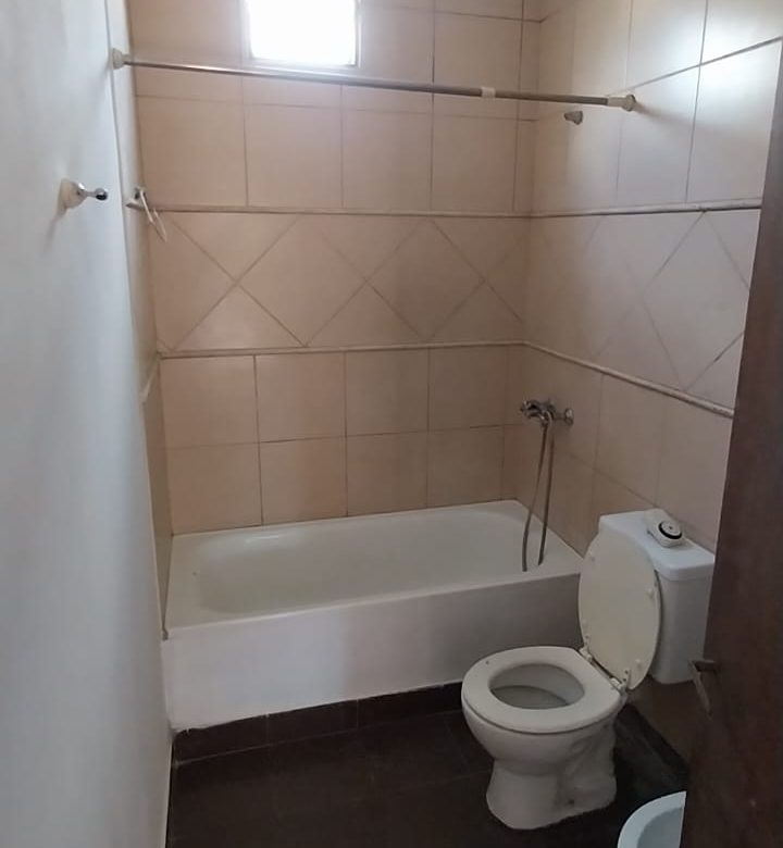 Casa con Pileta en Venta en Ayacucho 241 y 243, Laguna de Lobos (2 Dorm – 600 m²)