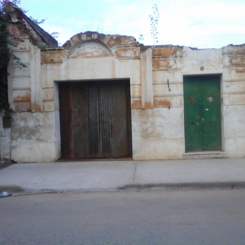 Lote de 590 mts en la calle ppal de Lobos. Pegado al museo de Perón