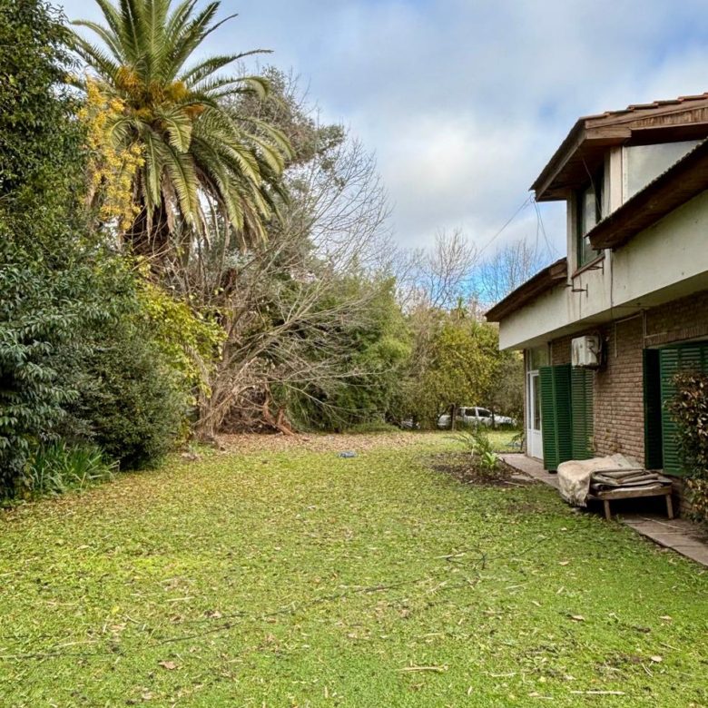 Chalet con Quincho en Venta en Lobos