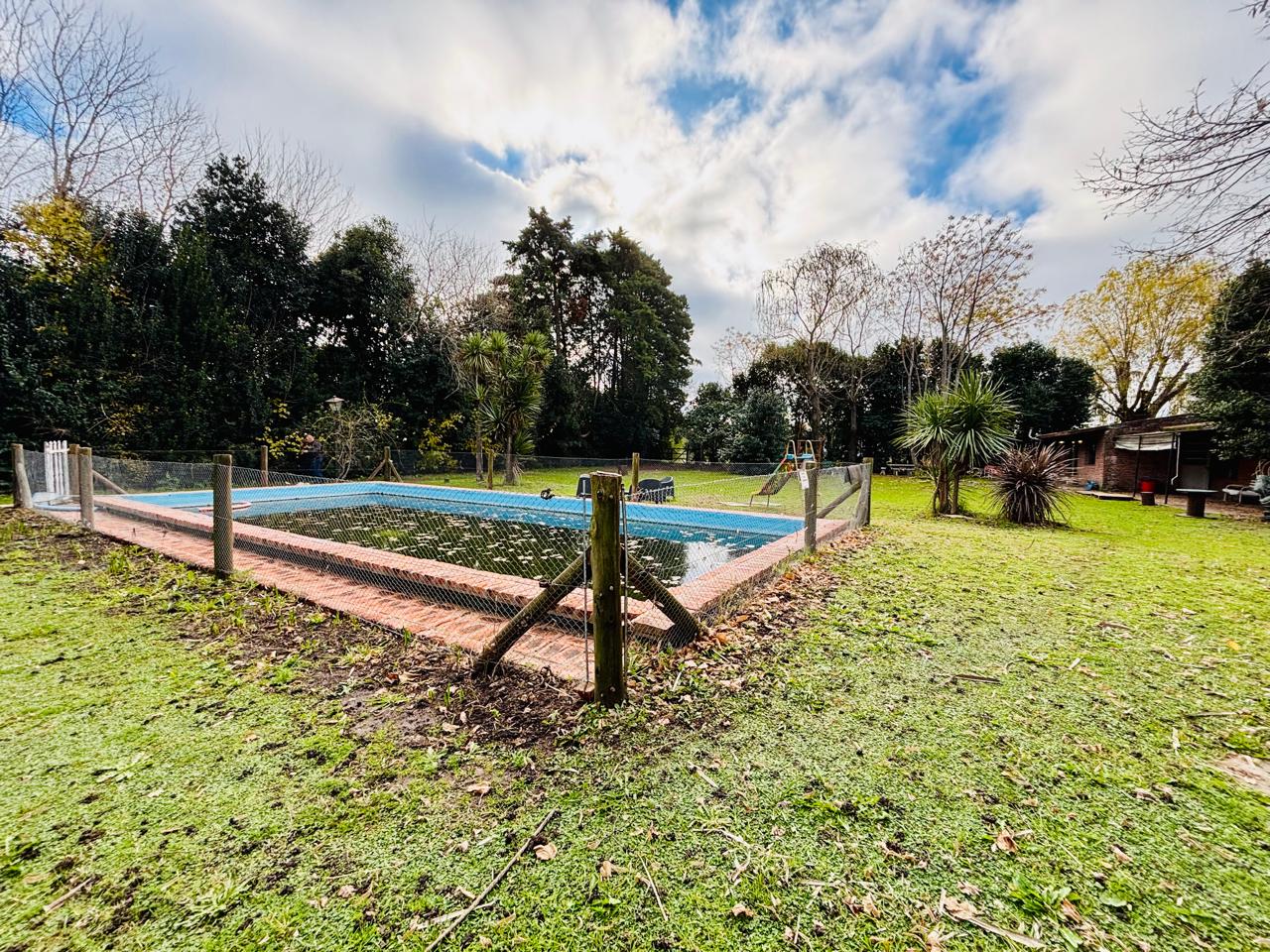Chalet con Quincho en Venta en Lobos