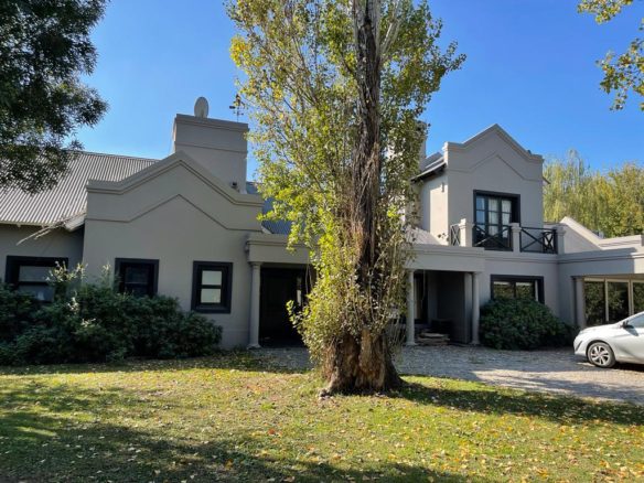 Casa en Venta en Lobos – A 7 Cuadras del Centro, con Piscina y Quincho