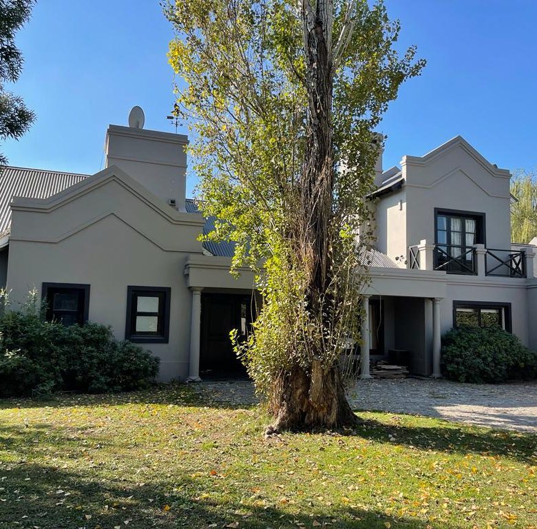 Casa en Venta en Lobos – A 7 Cuadras del Centro, con Piscina y Quincho