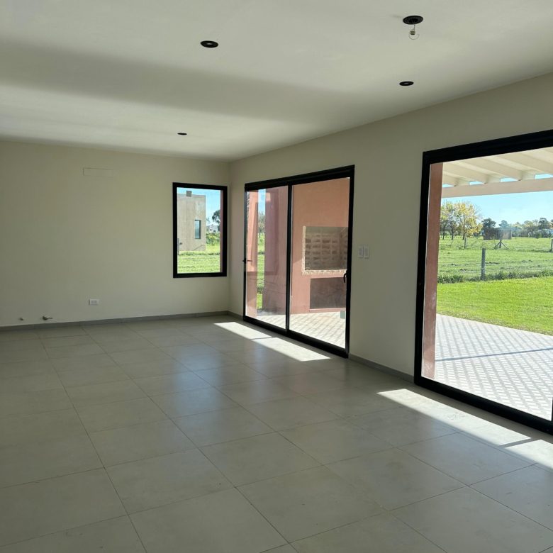 Casa a Estrenar en Venta en La Federala, Lobos 
