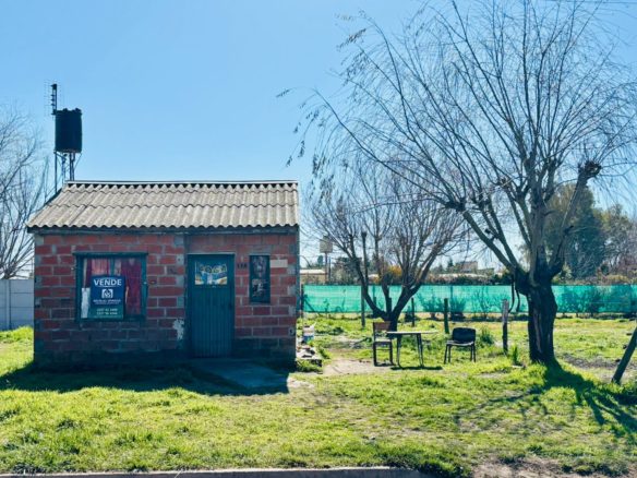 Casa en Venta en Calle 237, Lobos (1 Dorm – 350 m²)