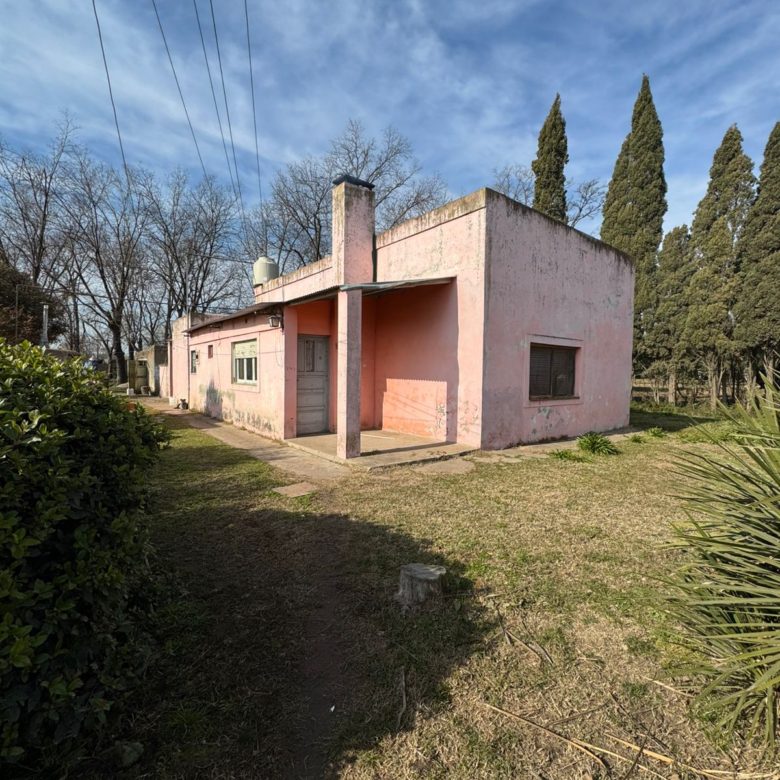 Casa Quinta a Refaccionar en Venta en Lobos (3 Dorm – 3500 m²)