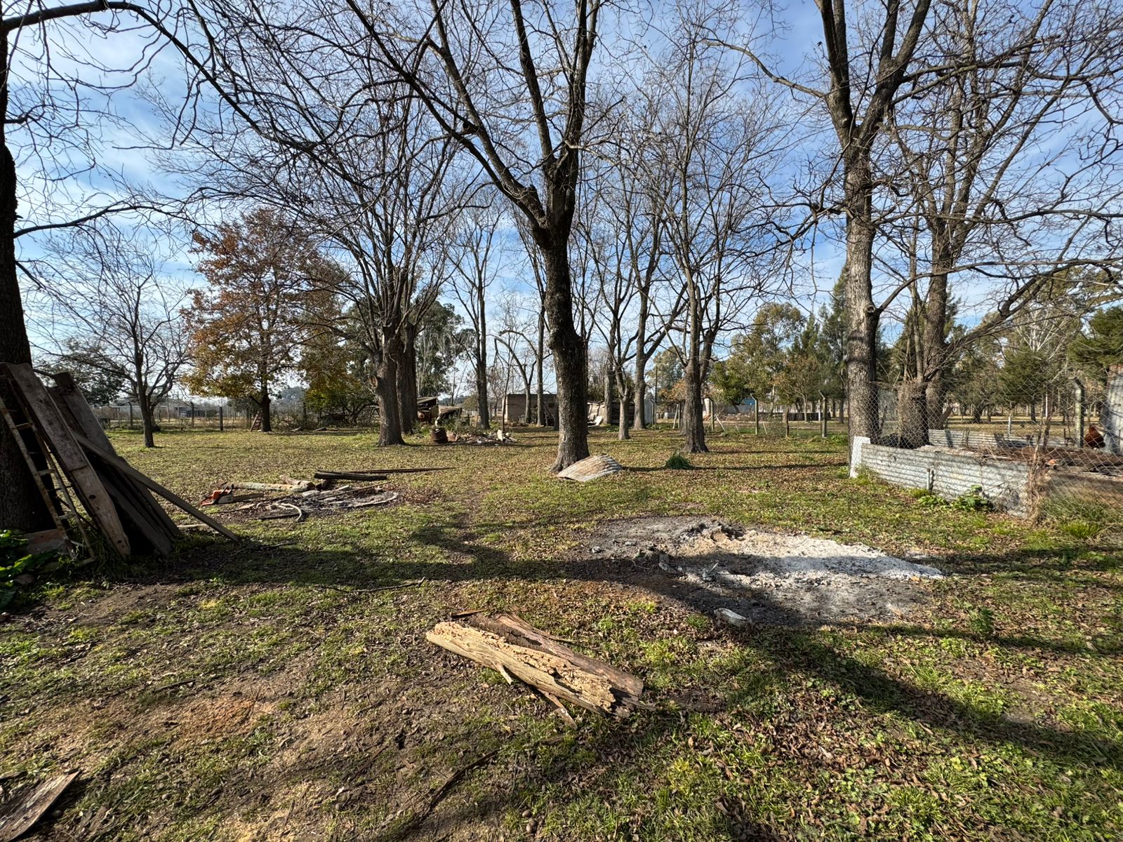 Casa Quinta a Refaccionar en Venta en Lobos (3 Dorm – 3500 m²)