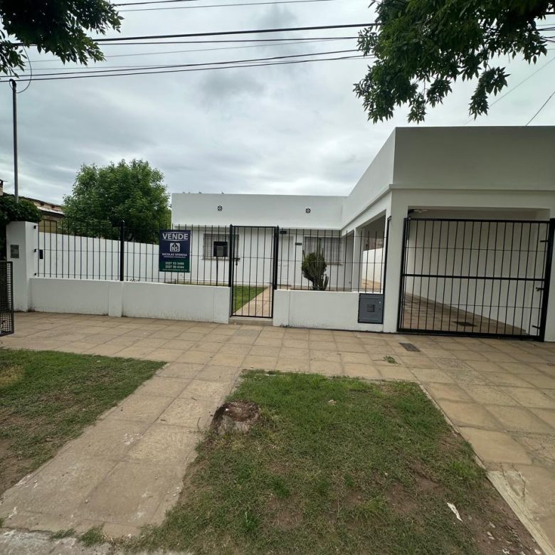 Casa en Venta en Empalme Lobos (2 Dorm – 485 m²)