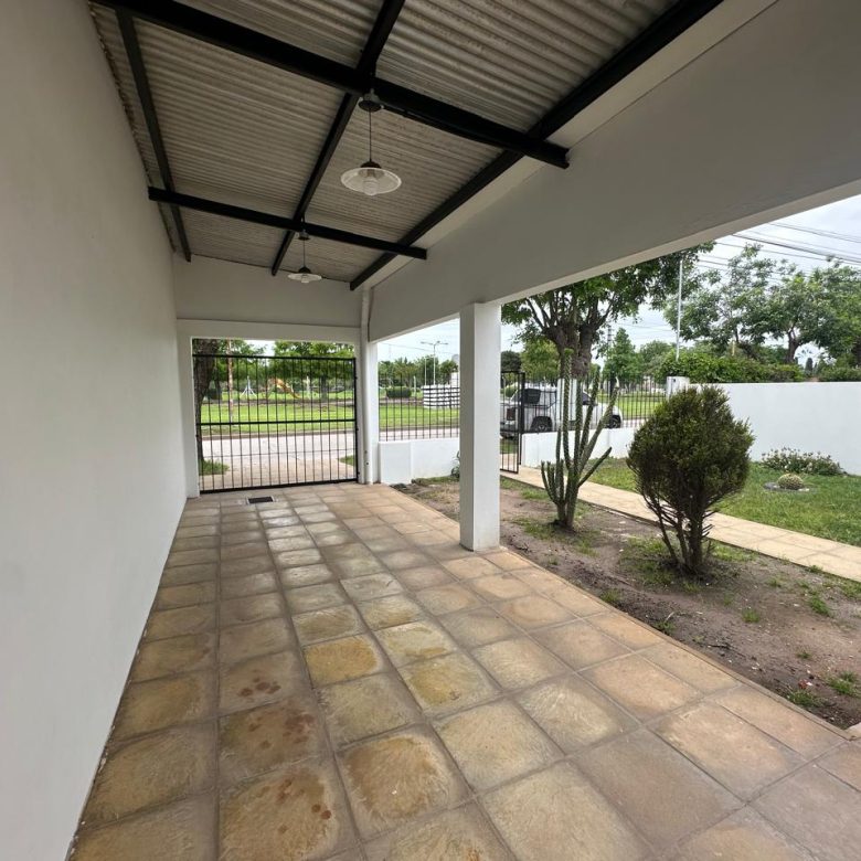 Casa en Venta en Empalme Lobos (2 Dorm – 485 m²)