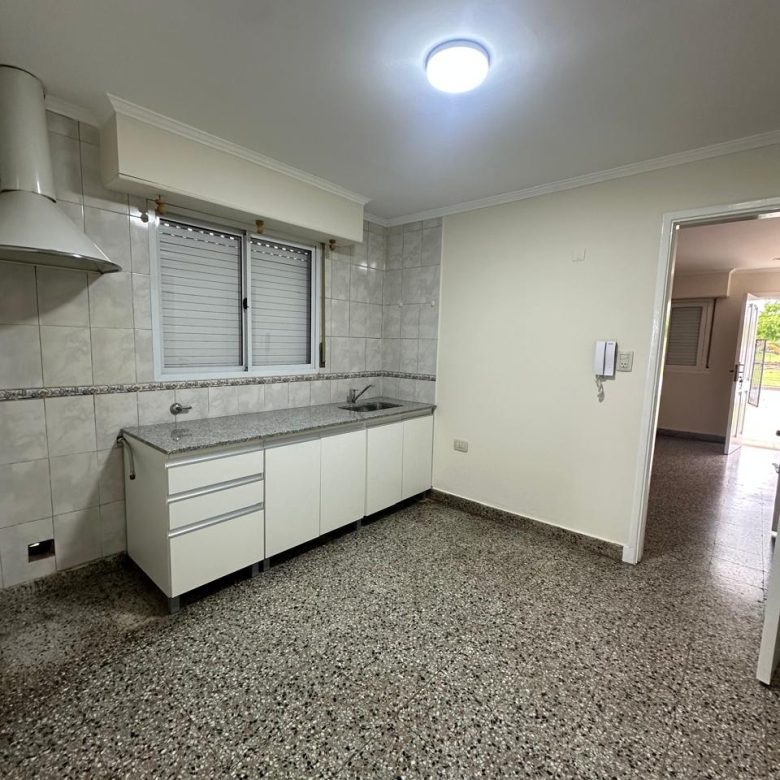 Casa en Venta en Empalme Lobos (2 Dorm – 485 m²)