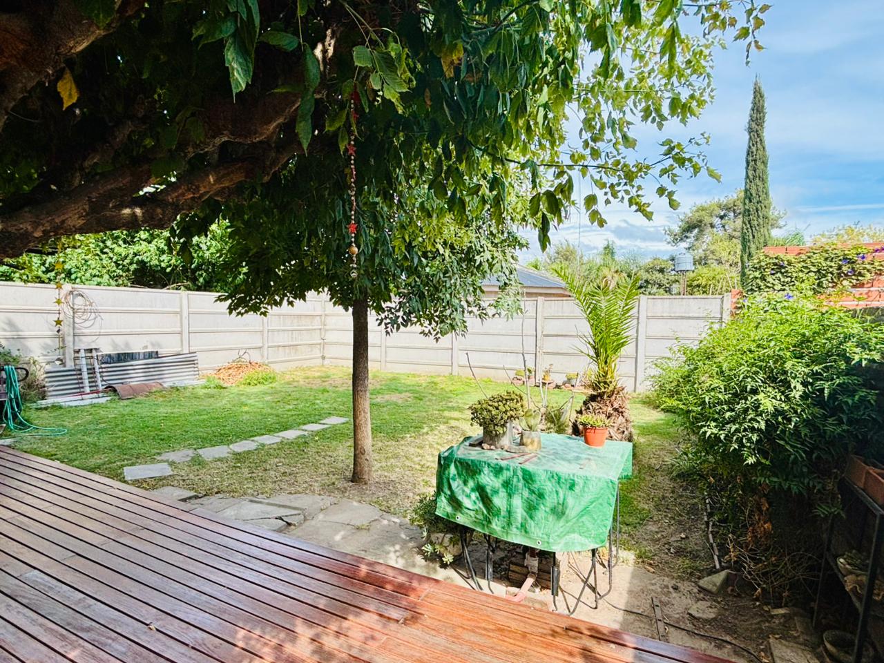 Venta de casa en LOBOS con 2 dormitorios.