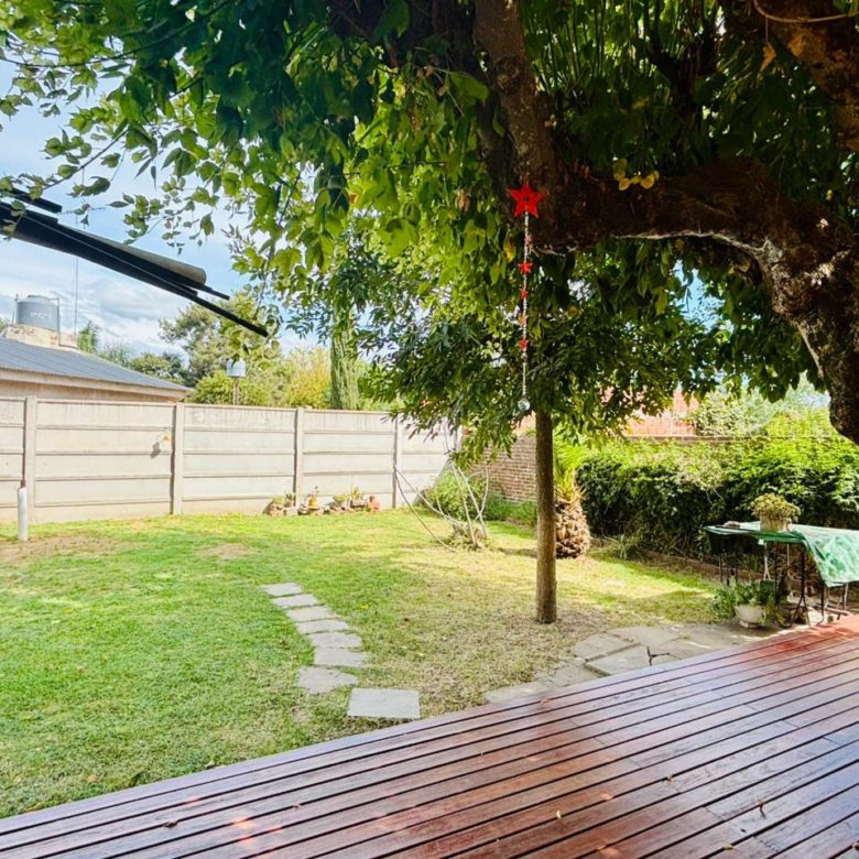 Venta de casa en LOBOS con 2 dormitorios.