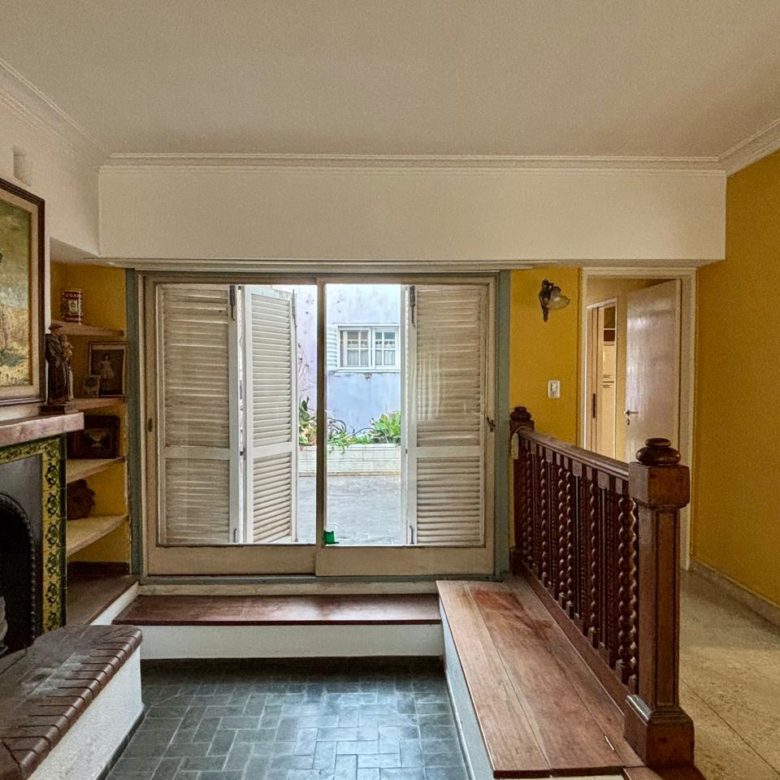 Venta de casa en LOBOS con 2 dormitorios.