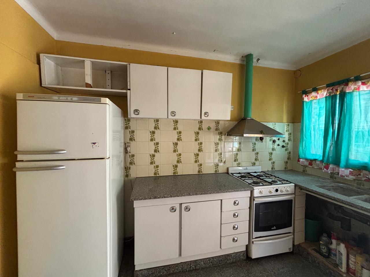 Venta de casa en LOBOS con 2 dormitorios.