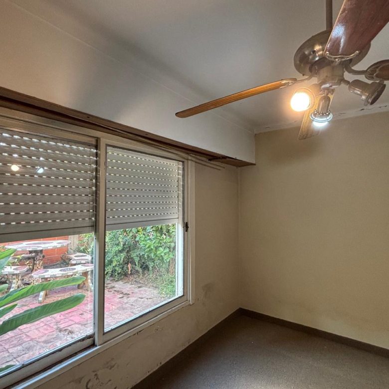 Venta de casa en LOBOS con 2 dormitorios.