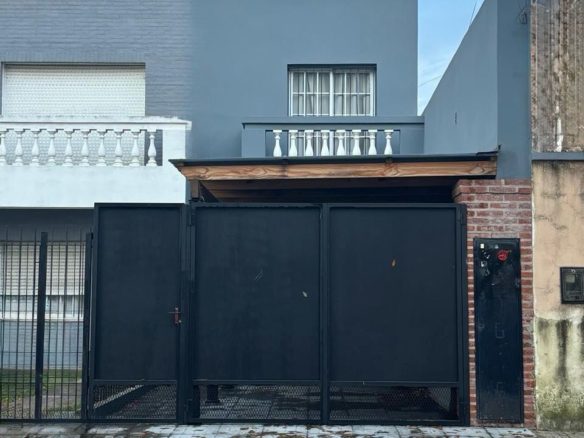 VENTA Departamento Céntrico Lobos Calle Almafuerte N°353- Lobos