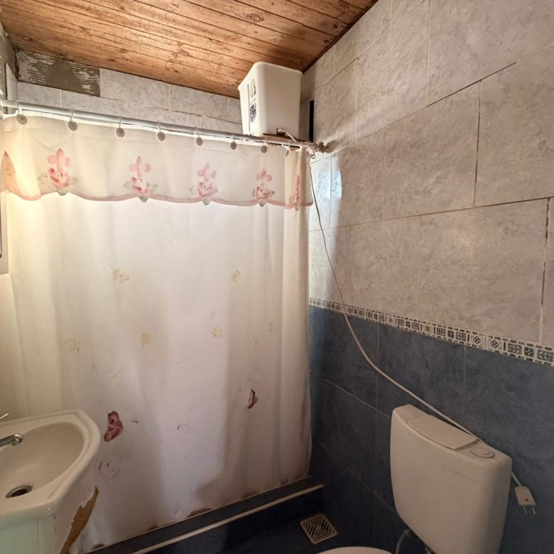 Venta de casa en LOBOS con 3 dormitorios.