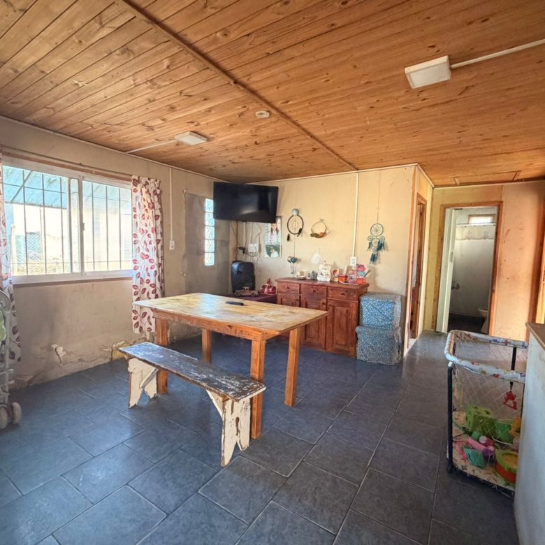 Venta de casa en LOBOS con 3 dormitorios.