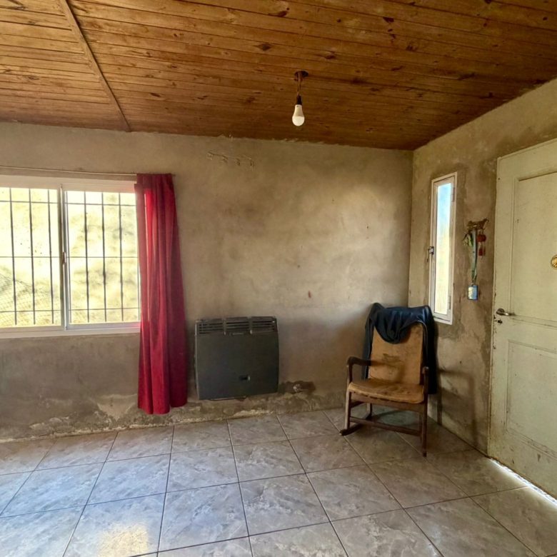 Venta de casa en LOBOS con 3 dormitorios.