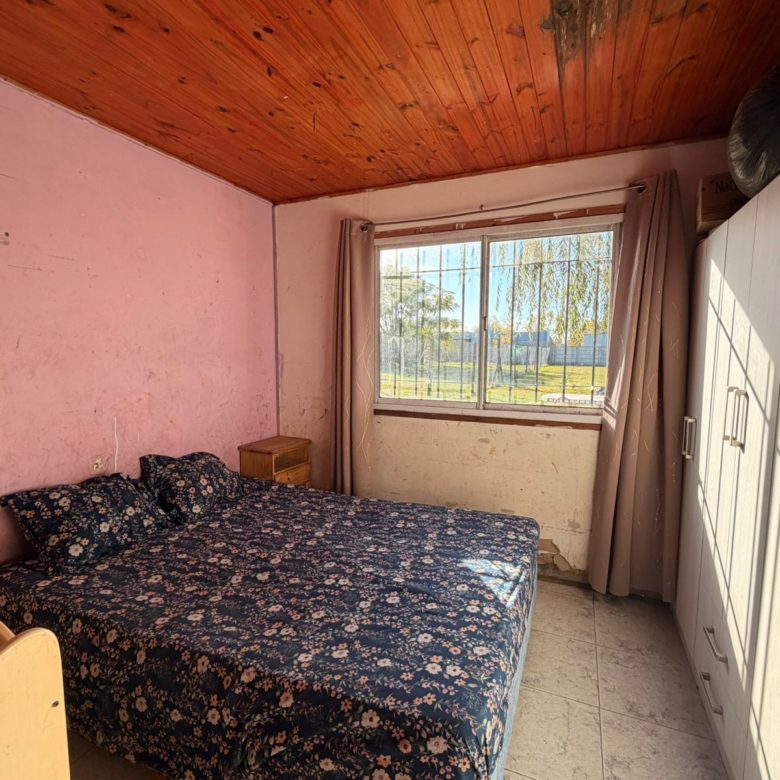 Venta de casa en LOBOS con 3 dormitorios.