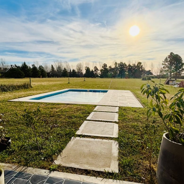Casa en Venta en Club de Campo La Federala, Lobos (3 Dorm – 1200 m²)
