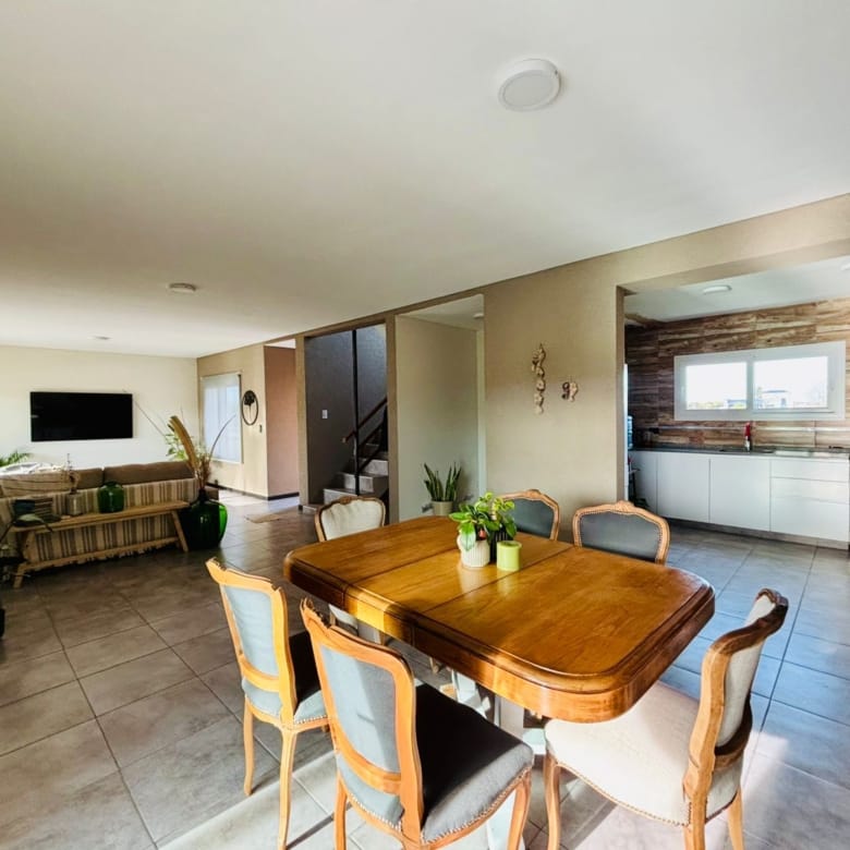 Casa en Venta en Club de Campo La Federala, Lobos (3 Dorm – 1200 m²)