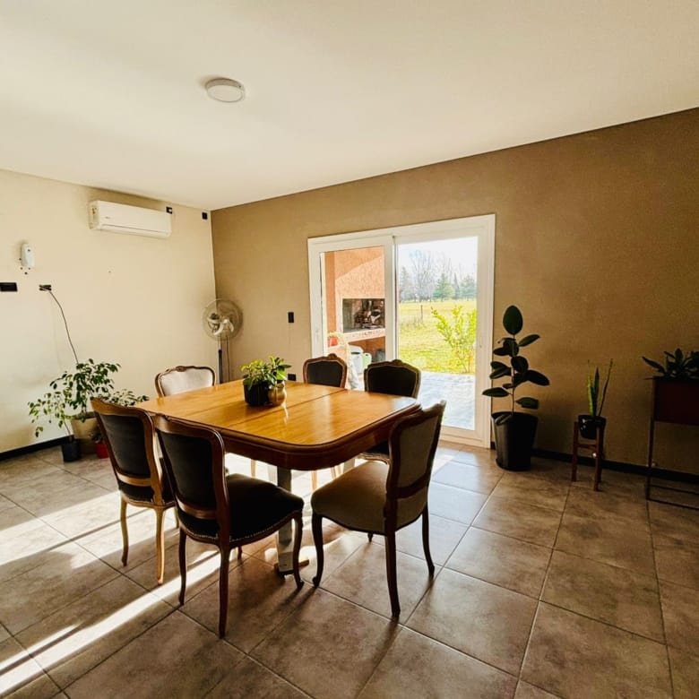 Casa en Venta en Club de Campo La Federala, Lobos (3 Dorm – 1200 m²)