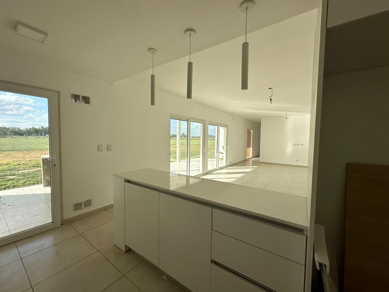 Casa a Estrenar en Venta en Lobos (3 Dorm – 2000 m²)