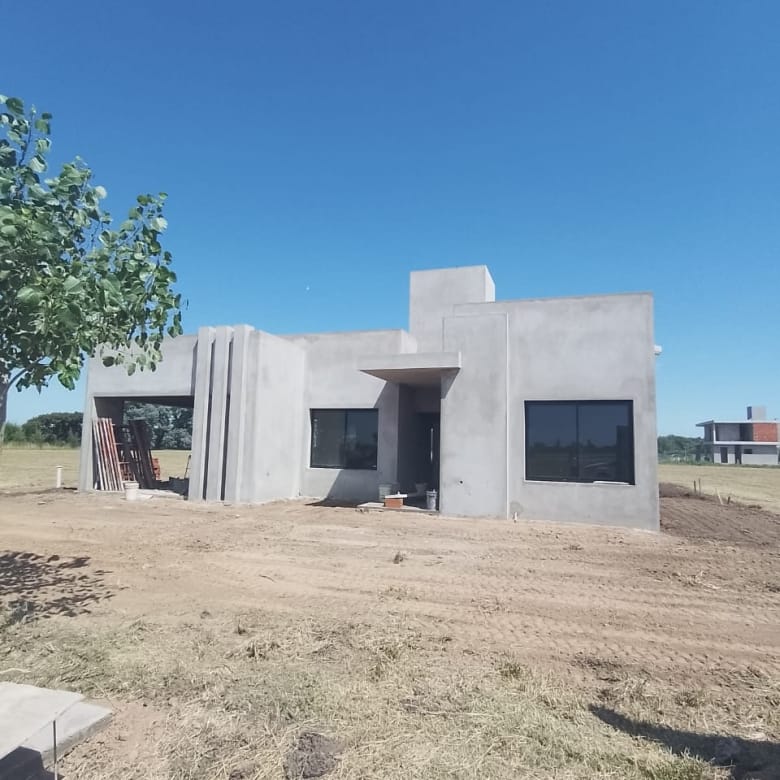 Casa a Estrenar en Venta en Club de Campo La Federala, Lobos (3 Dorm – 1200 m²)