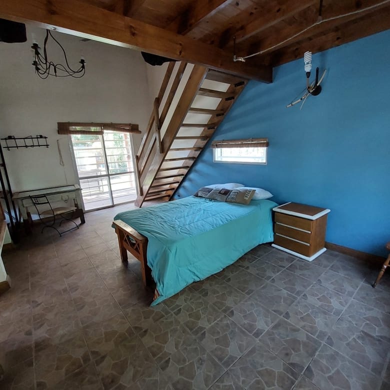 En Venta – Casa Tipo Loft con Pileta a Una Cuadra de la Laguna de Lobos