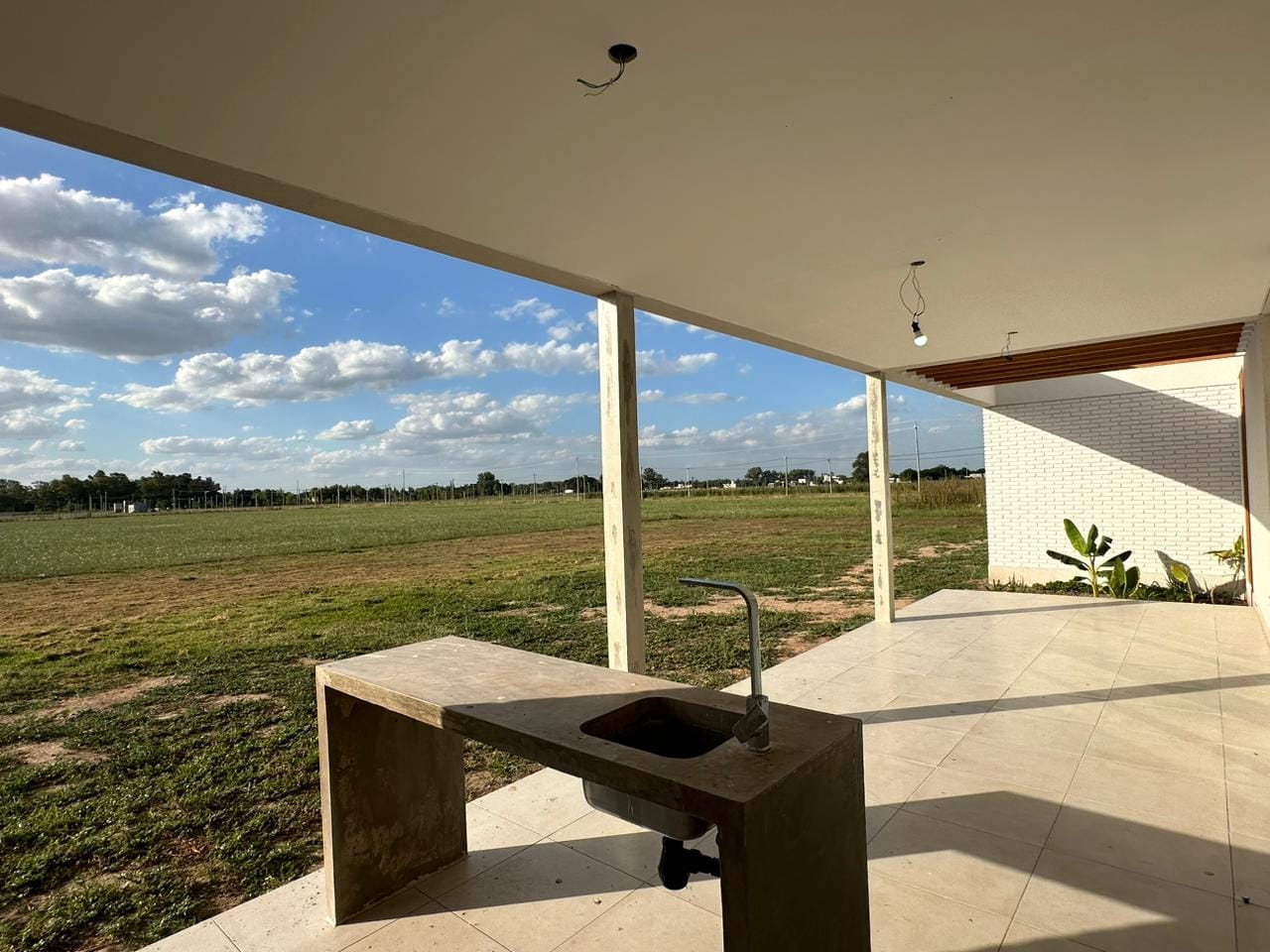 Casa a Estrenar en Venta en Lobos (3 Dorm – 2000 m²)