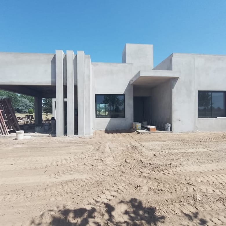 Casa a Estrenar en Venta en Club de Campo La Federala, Lobos (3 Dorm – 1200 m²)