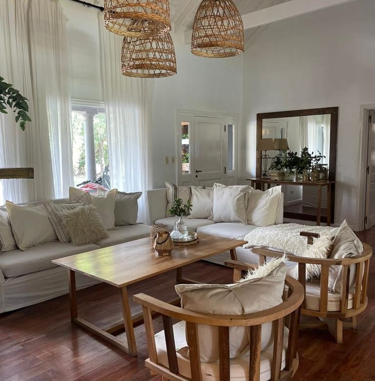 En Venta – Hermosa Casa Céntrica con Piscina en Lobos
