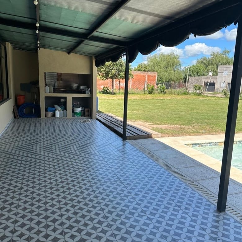 Quinta con Pileta en Venta en Salta y Brawn, Lobos (324 m²)