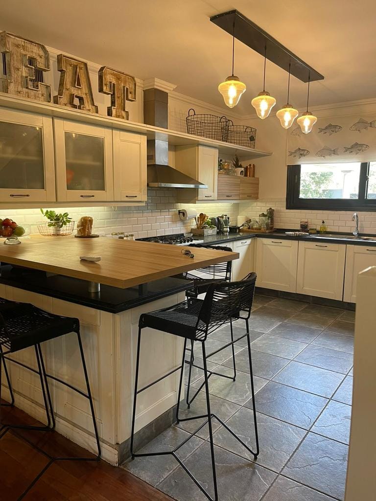 En Venta – Hermosa Casa Céntrica con Piscina en Lobos