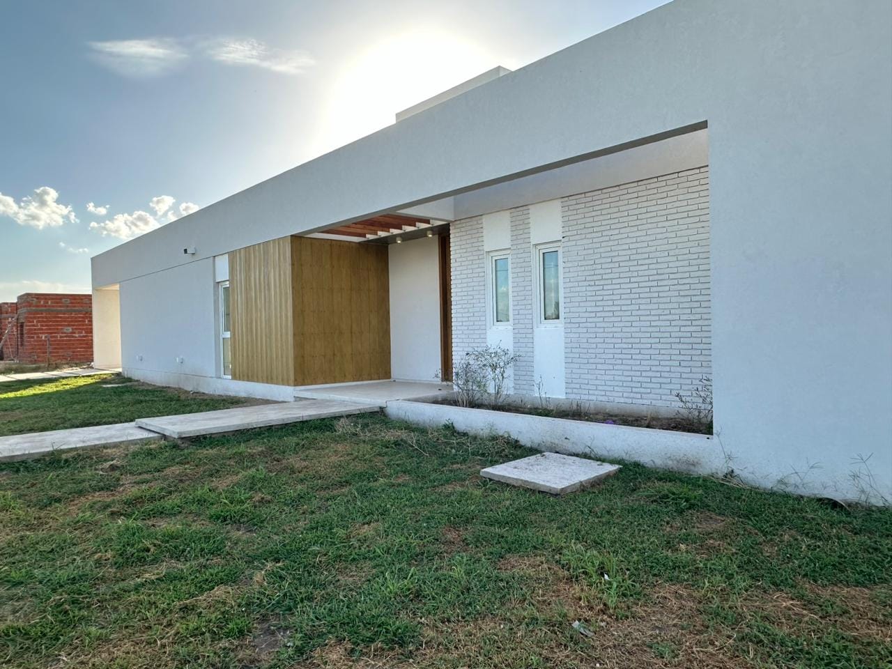 Casa a Estrenar en Venta en Lobos (3 Dorm – 2000 m²)