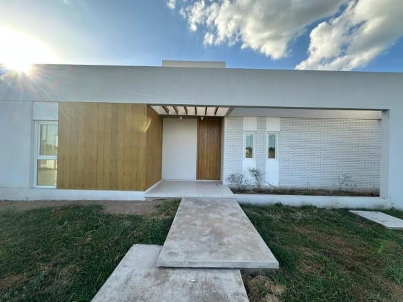Casa a Estrenar en Venta en Lobos (3 Dorm – 2000 m²)