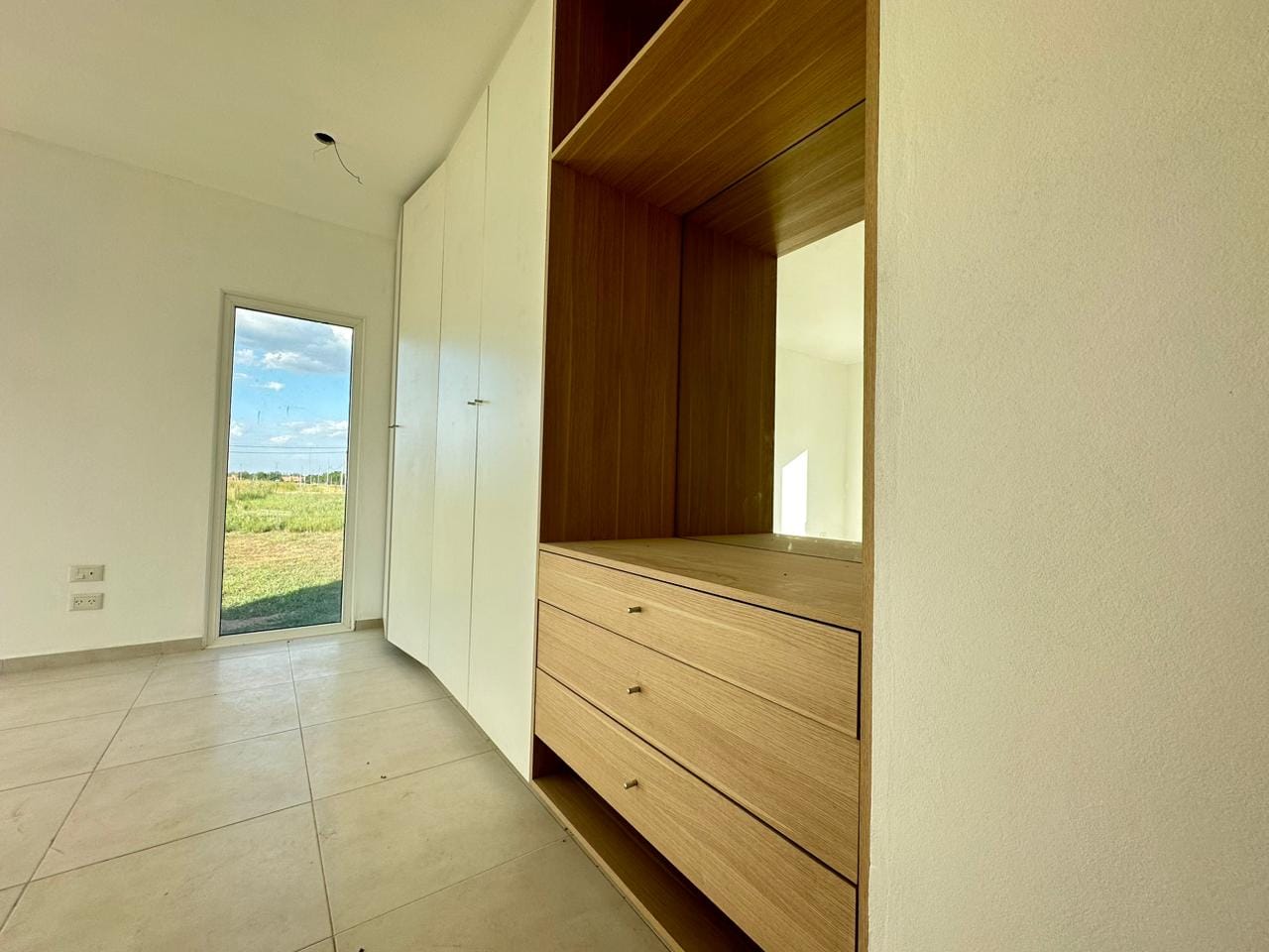 Casa a Estrenar en Venta en Lobos (3 Dorm – 2000 m²)