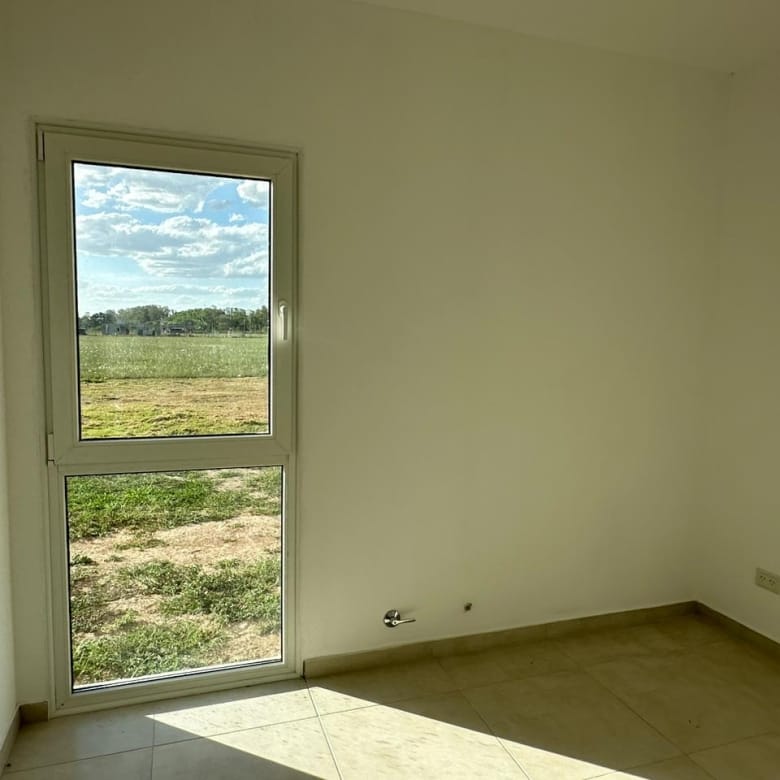 Casa a Estrenar en Venta en Lobos (3 Dorm – 2000 m²)