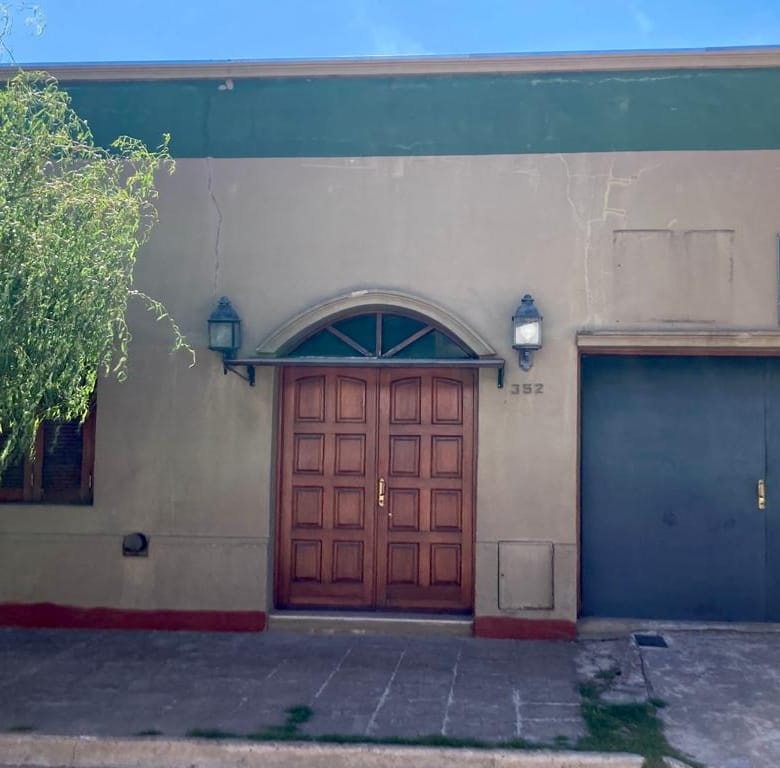 Casa Céntrica en Venta en Lobos – 3 Dormitorios, Ideal para Familias