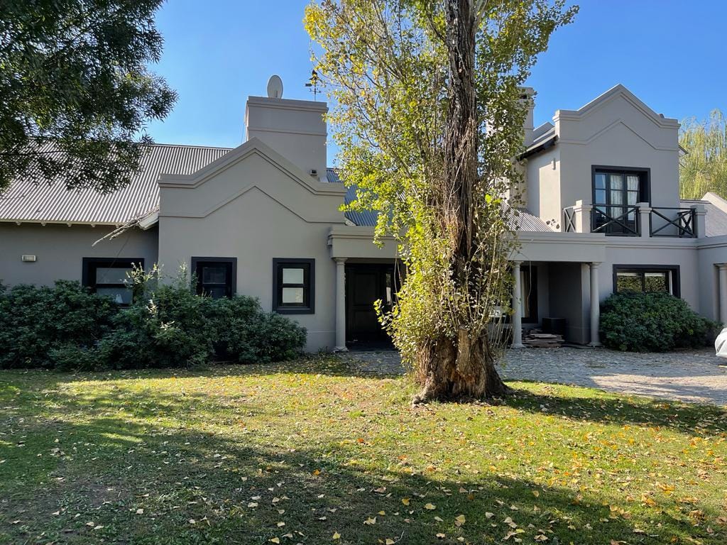 En Venta – Hermosa Casa Céntrica con Piscina en Lobos