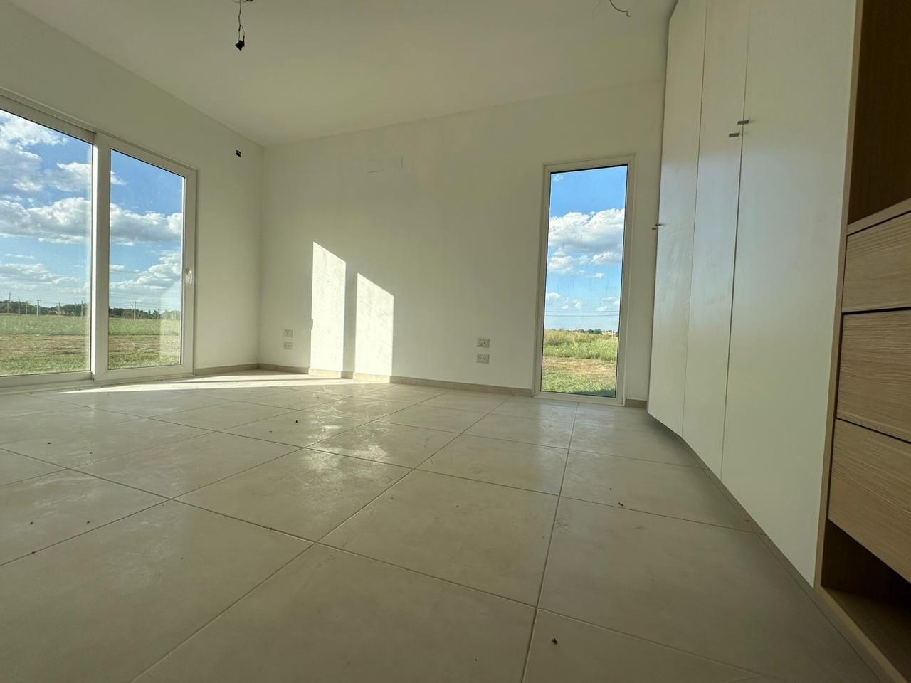 Casa a Estrenar en Venta en Lobos (3 Dorm – 2000 m²)