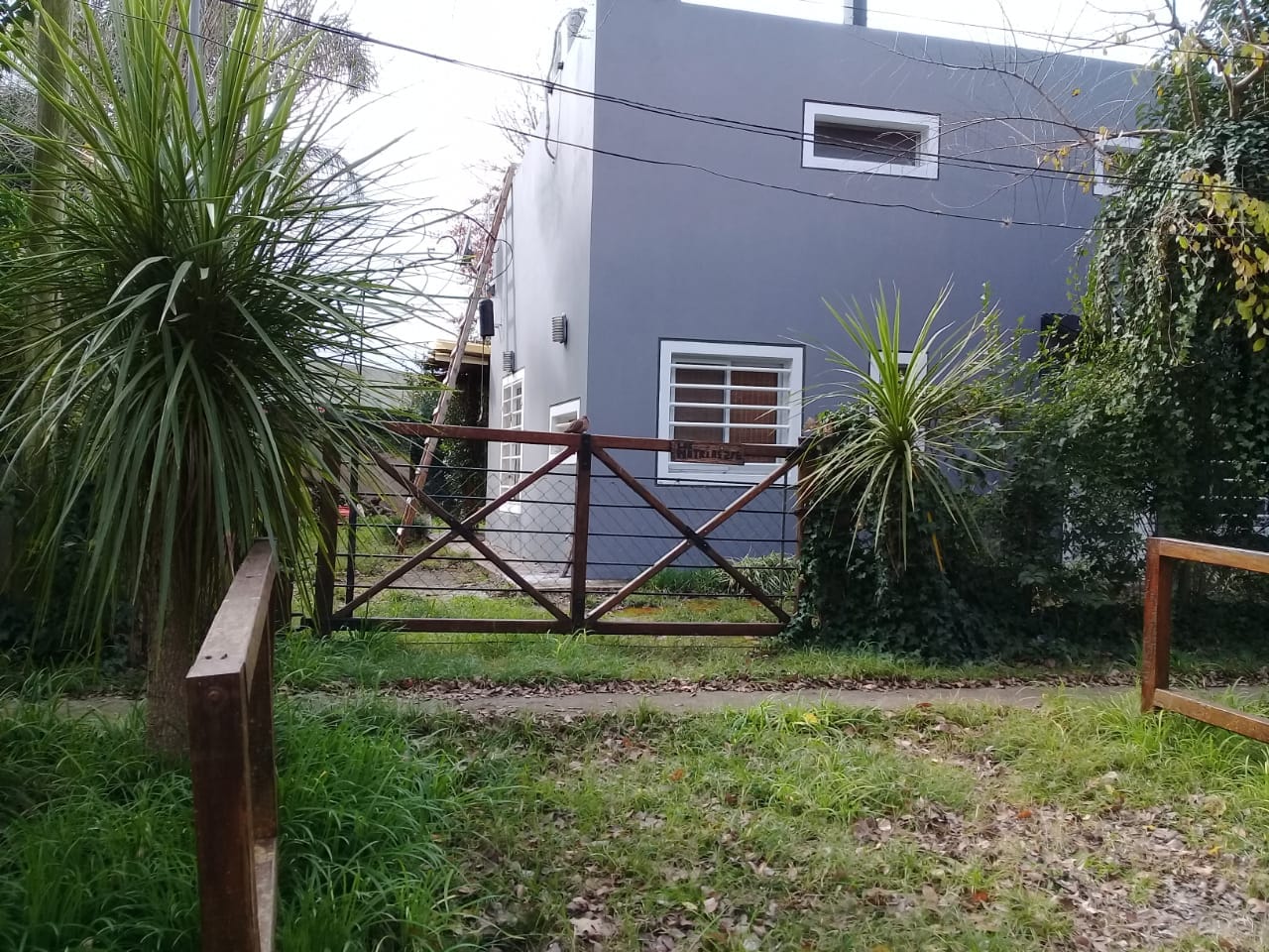 En Venta – Casa Tipo Loft con Pileta a Una Cuadra de la Laguna de Lobos
