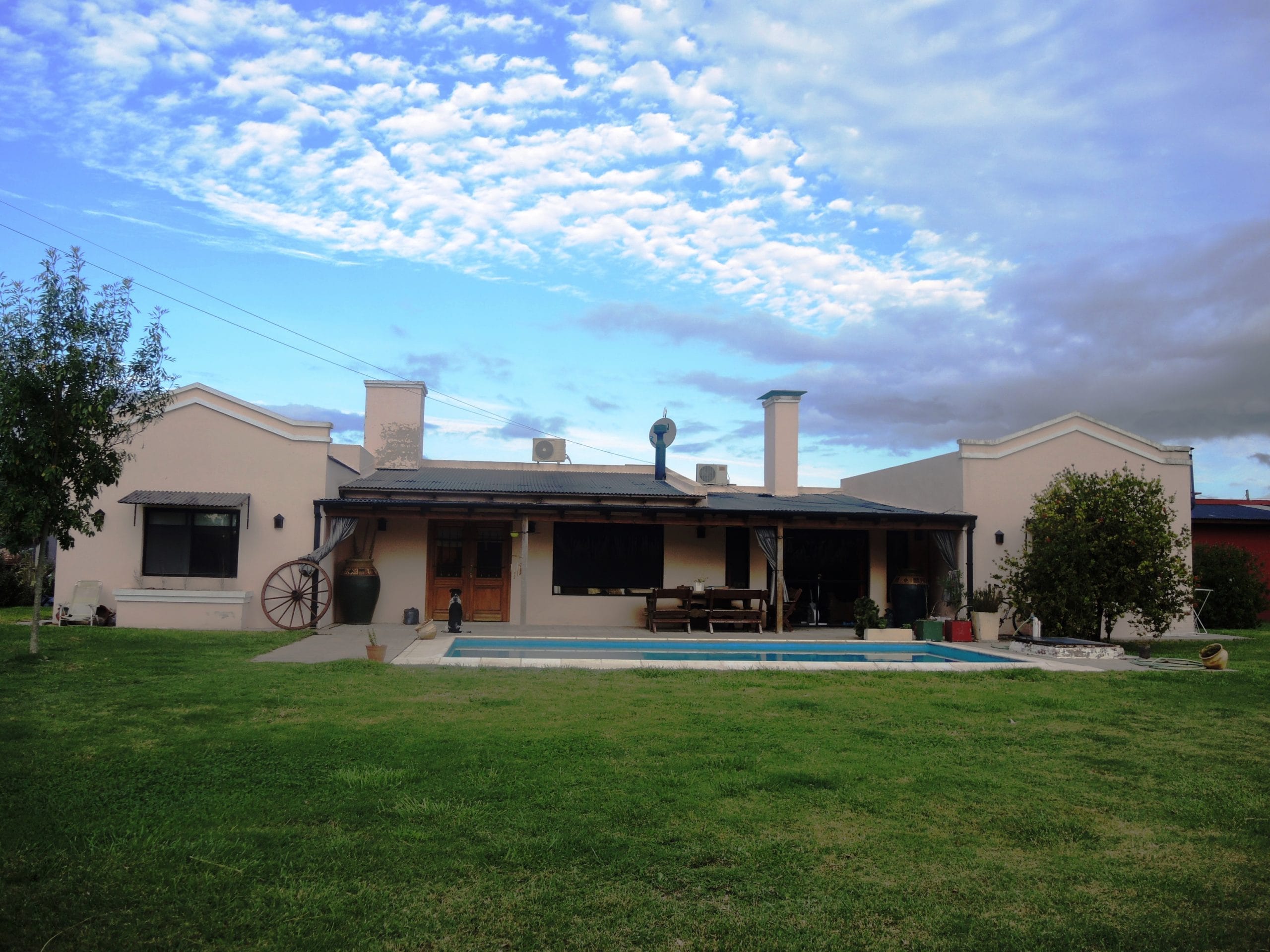 Casa Quinta con Pileta en Venta en Barrio Las Palmas, Lobos (3 Dorm – 1300 m²)