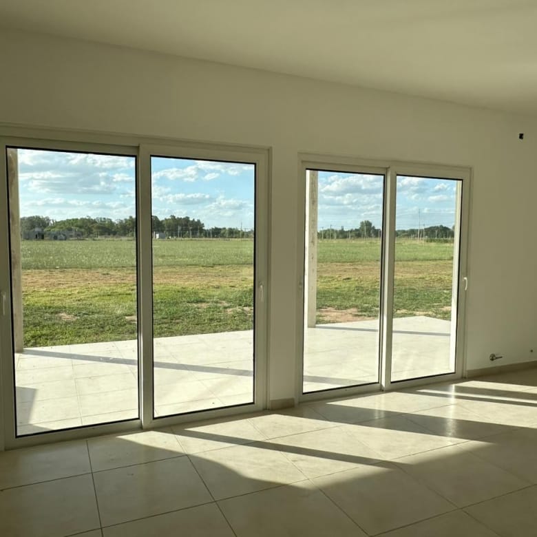 Casa a Estrenar en Venta en Lobos (3 Dorm – 2000 m²)