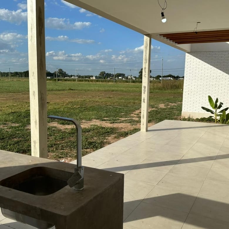 Casa a Estrenar en Venta en Lobos (3 Dorm – 2000 m²)