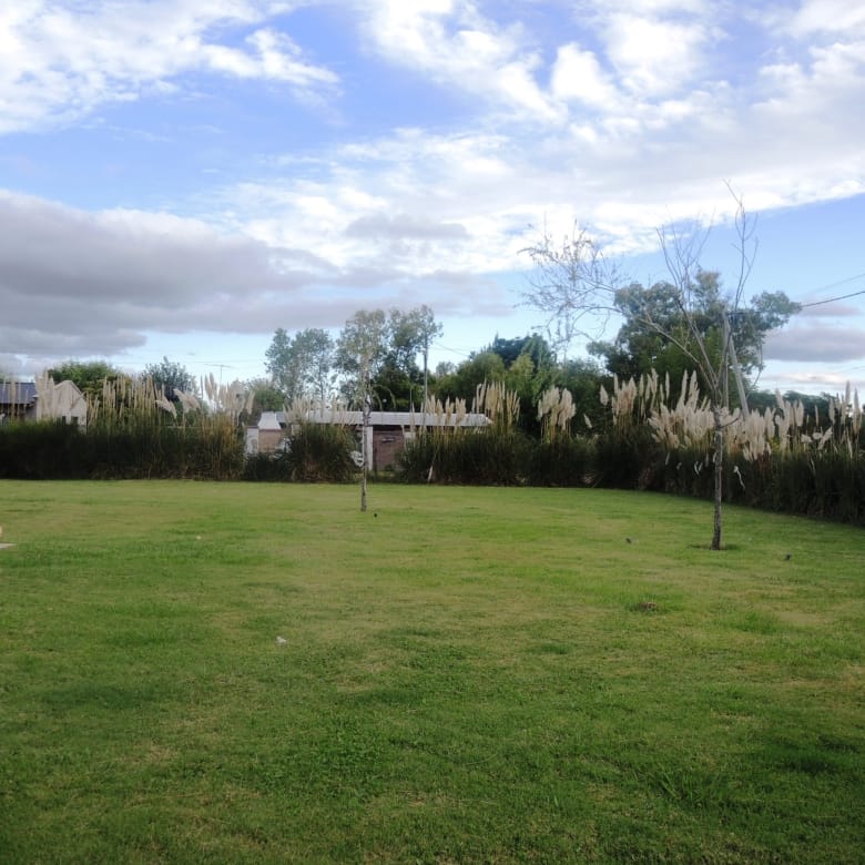 Casa Quinta con Pileta en Venta en Barrio Las Palmas, Lobos (3 Dorm – 1300 m²)