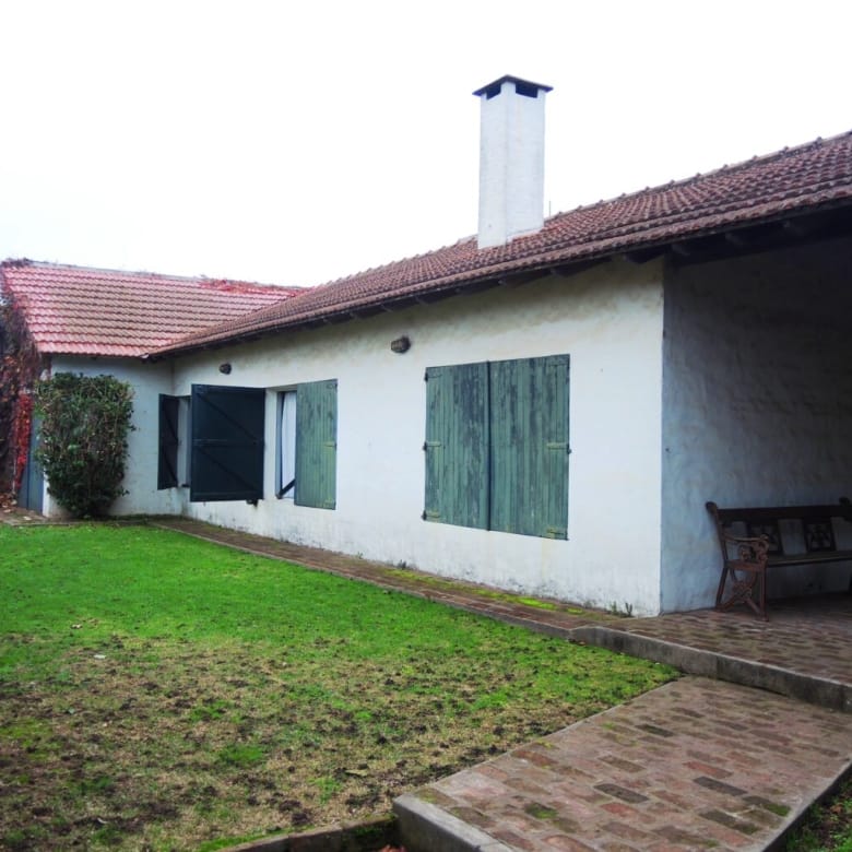 CASA EN VENTA, LOBOS.