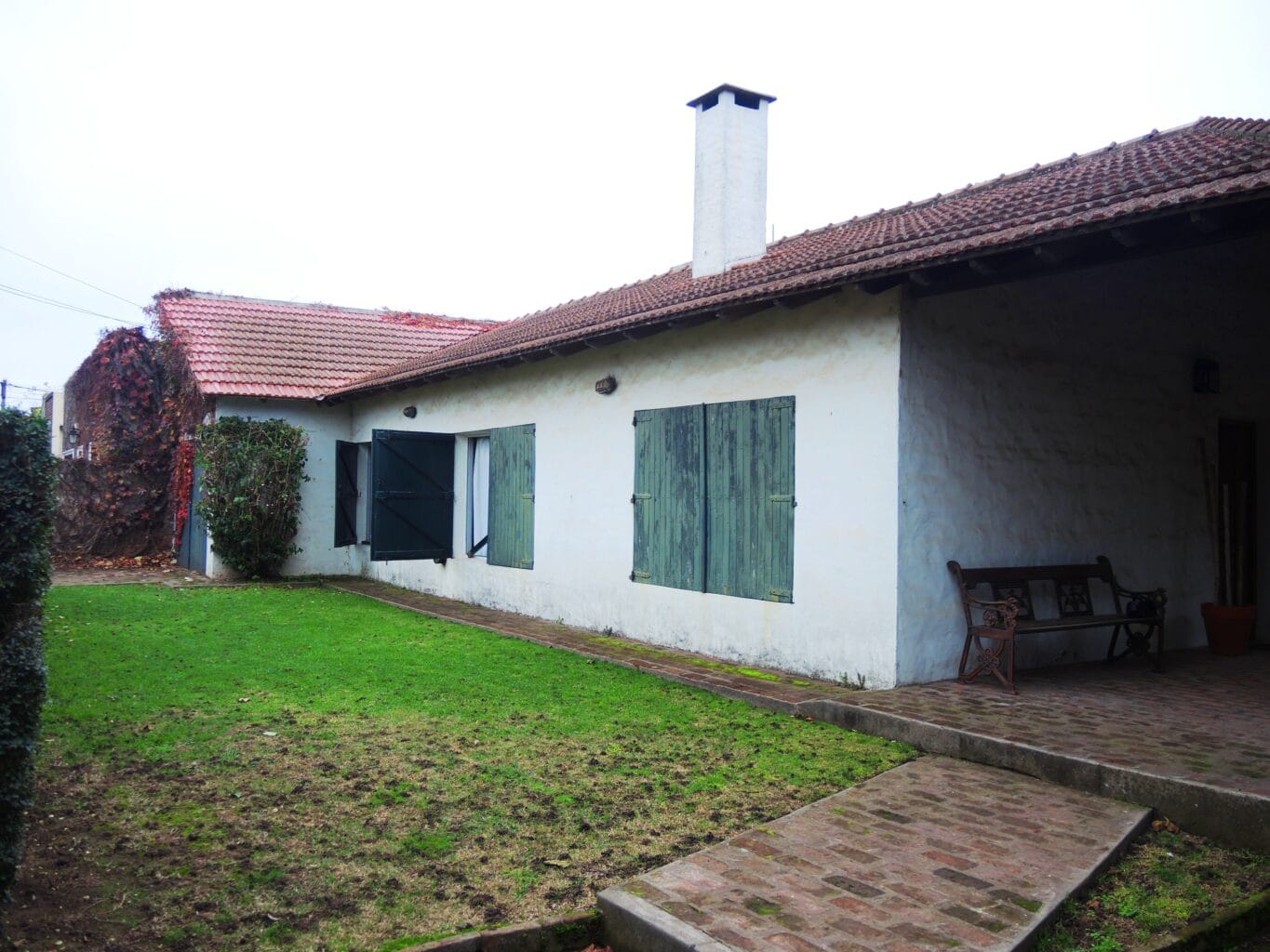 CASA EN VENTA, LOBOS.
