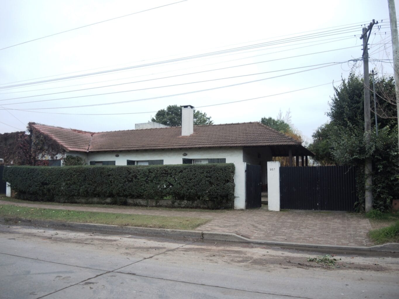 CASA EN VENTA, LOBOS.