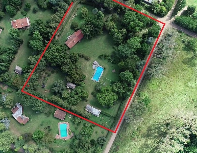 Hermosa Casa quinta en Lobos, con importante forestación. 1 hectárea